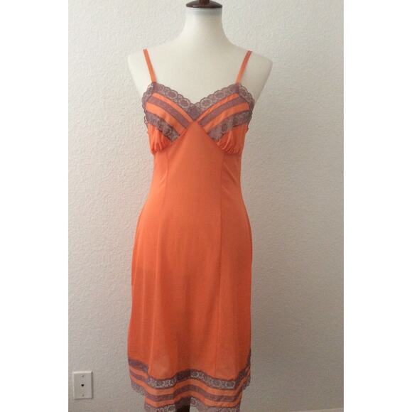 Walker Reid Vintage Slip Lace Trim Sleepwear - Picture 2 of 11